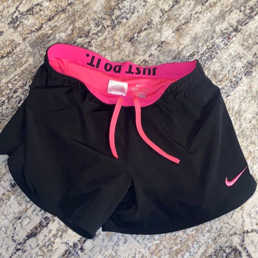 NIKE dri fit runners